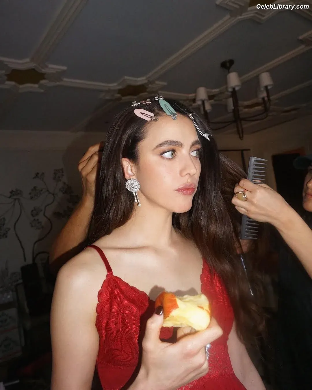 Margaret Qualley photo 22 of 1304
