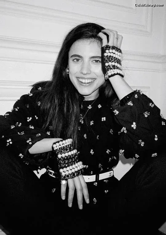 Margaret Qualley photo 4 of 1304
