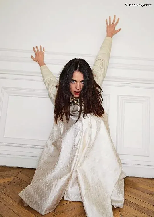 Margaret Qualley photo 8 of 1304