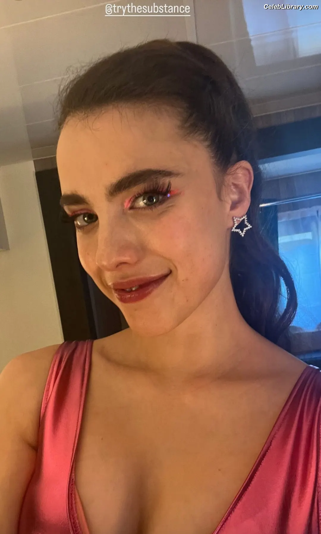 Margaret Qualley photo 4 of 1304