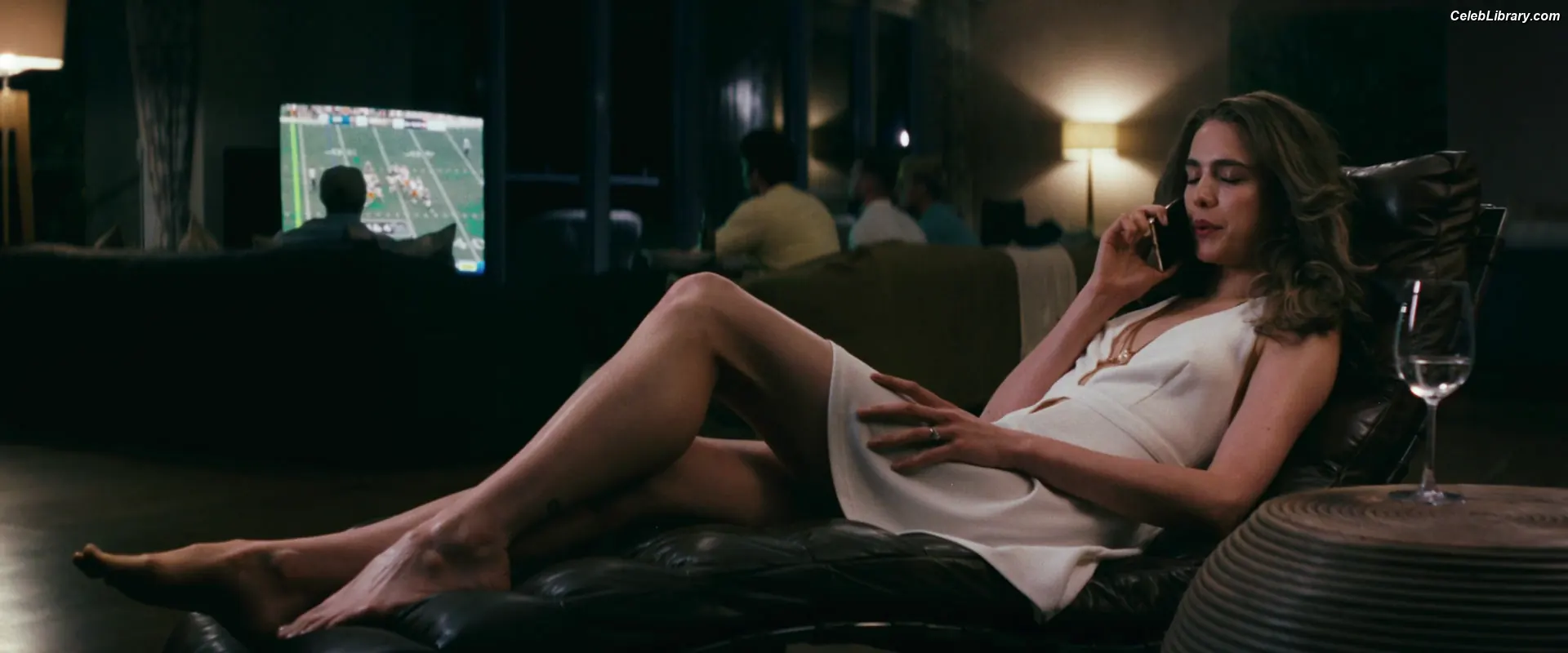 Margaret Qualley photo 9 of 1304