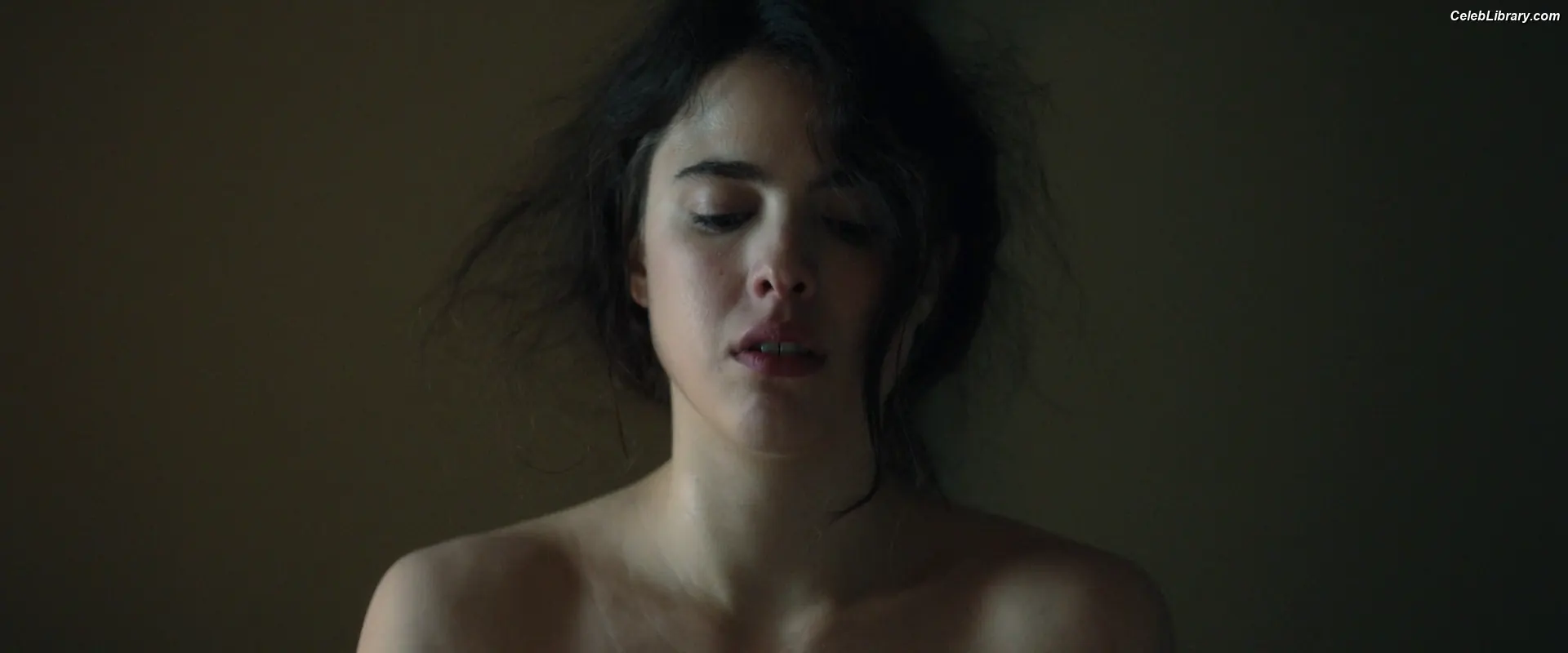 Margaret Qualley photo 17 of 1304