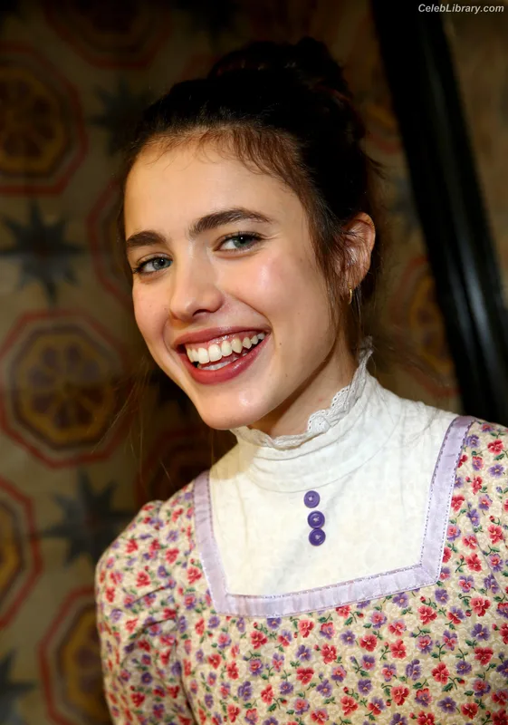 Margaret Qualley photo 8 of 1300