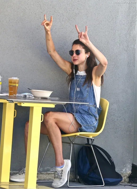 Margaret Qualley photo 16 of 1300