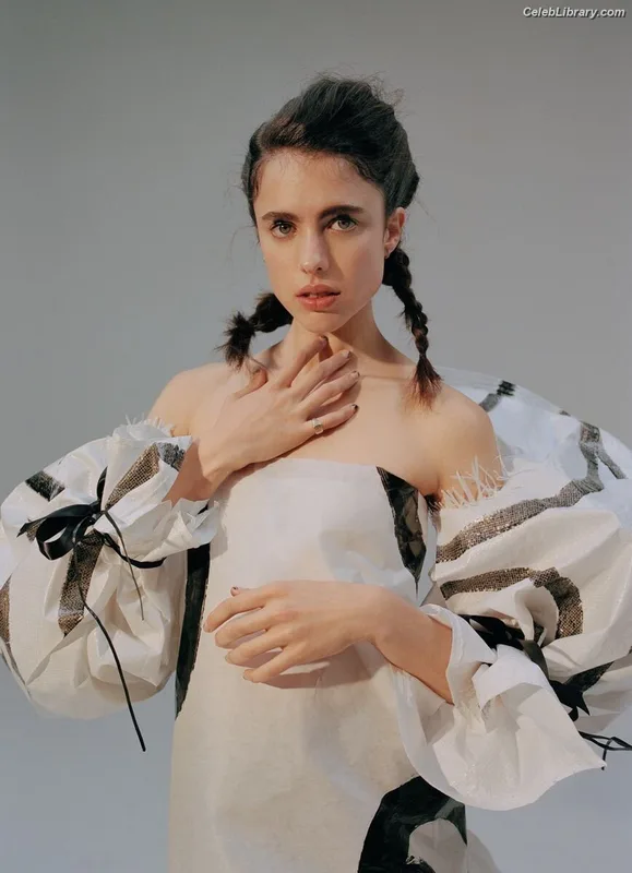 Margaret Qualley photo 5 of 1300