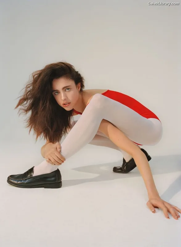 Margaret Qualley photo 10 of 1300