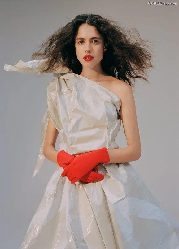 Margaret Qualley photo 11 of 1300