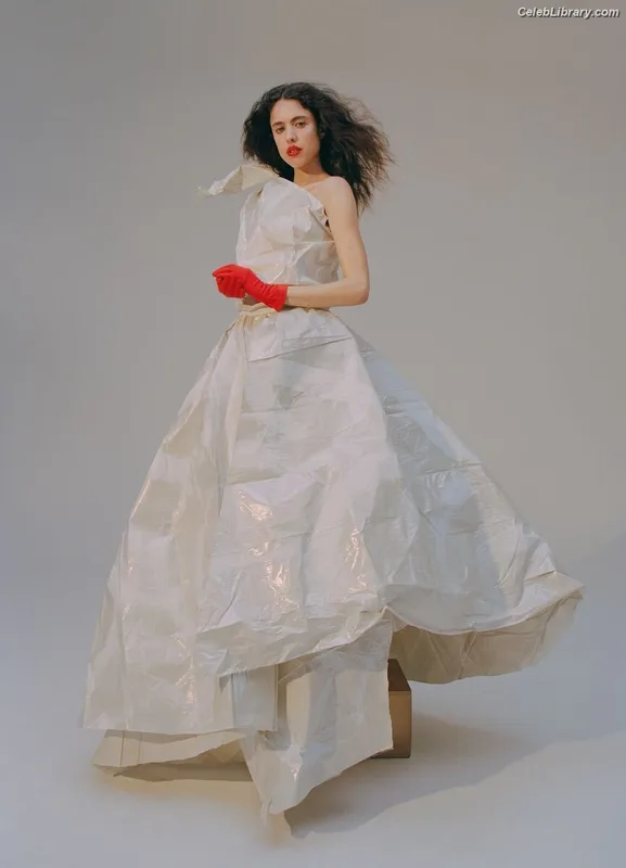 Margaret Qualley photo 12 of 1300