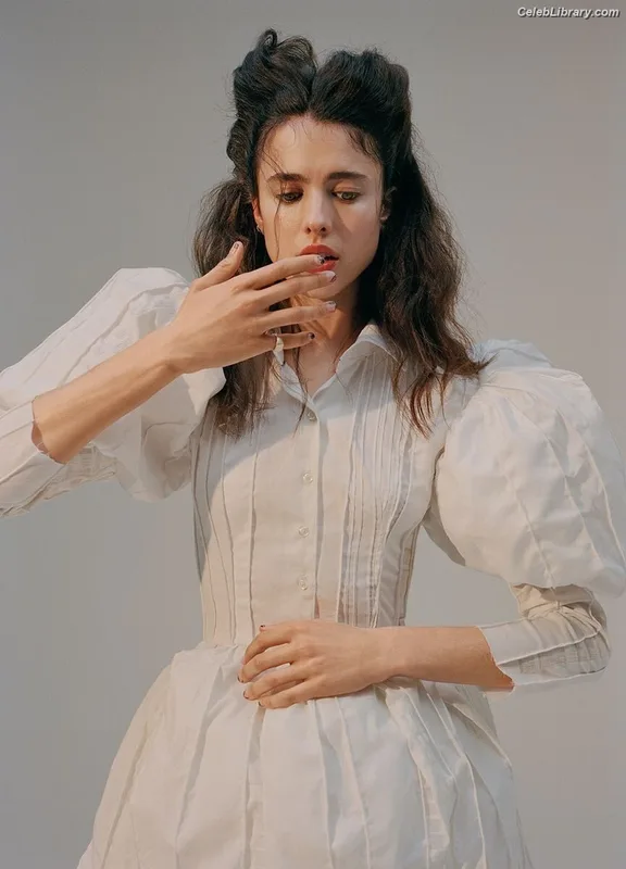 Margaret Qualley photo 17 of 1300