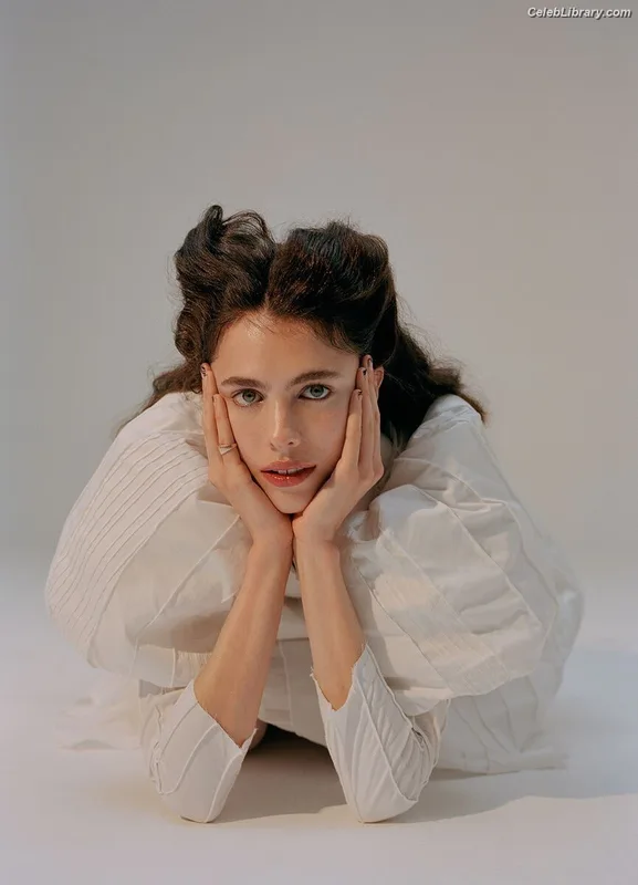 Margaret Qualley photo 18 of 1300
