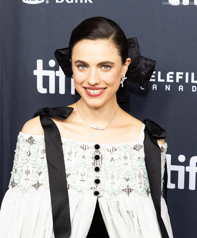 Margaret Qualley photo 19 of 1300