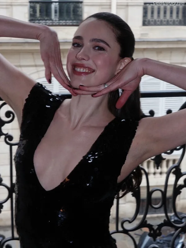 Margaret Qualley photo 4 of 1300