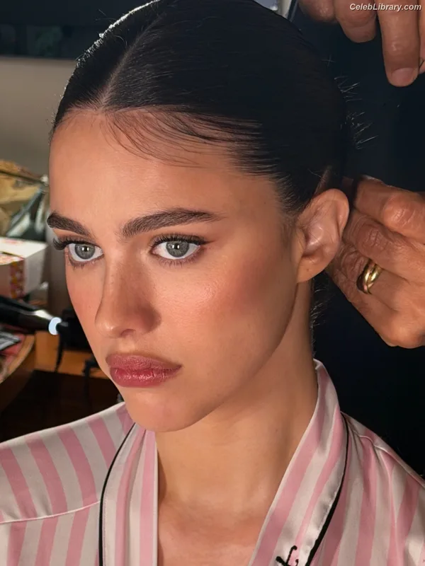 Margaret Qualley photo 8 of 1300