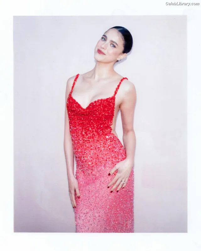 Margaret Qualley photo 11 of 1300