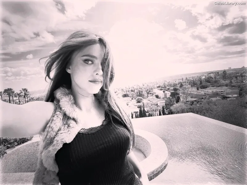 Margaret Qualley photo 23 of 1300