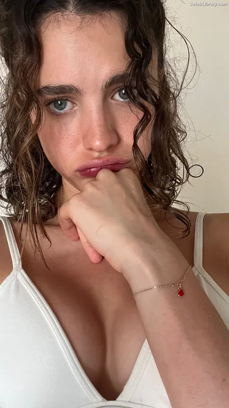 Margaret Qualley photo 2 of 1300