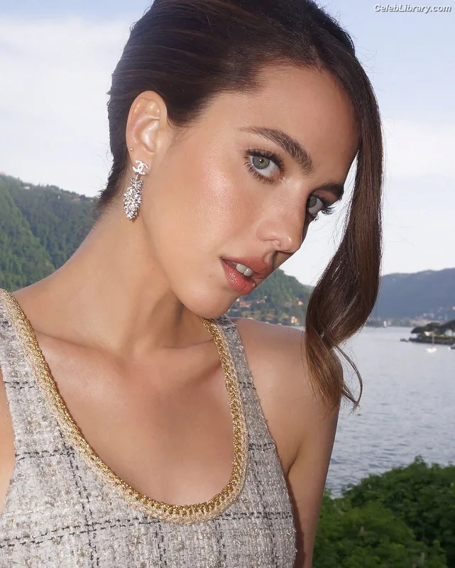 Margaret Qualley photo 8 of 1300