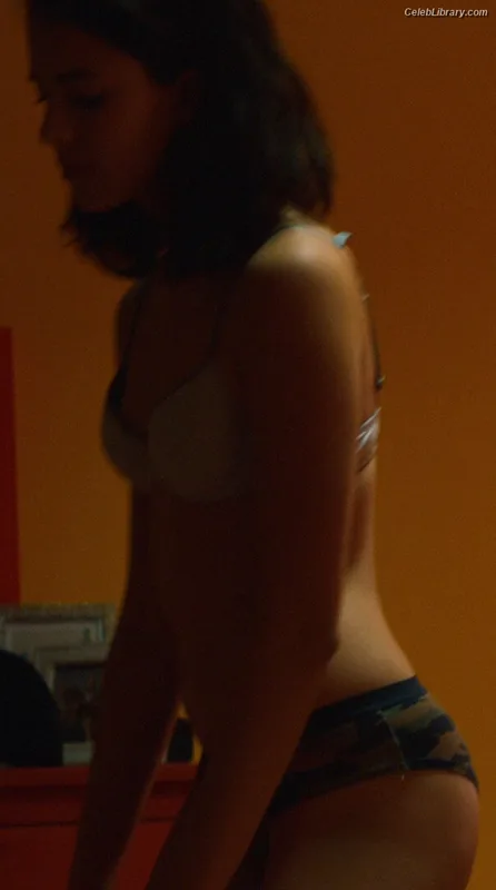 Margaret Qualley photo 6 of 1300