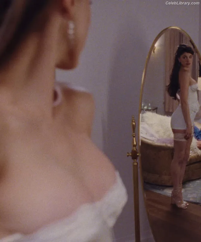 Margaret Qualley photo 8 of 1300