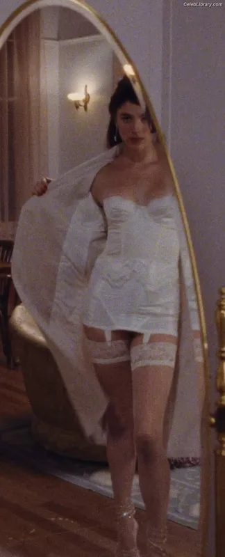 Margaret Qualley photo 15 of 1300
