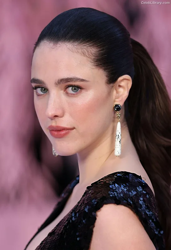 Margaret Qualley photo 18 of 1300