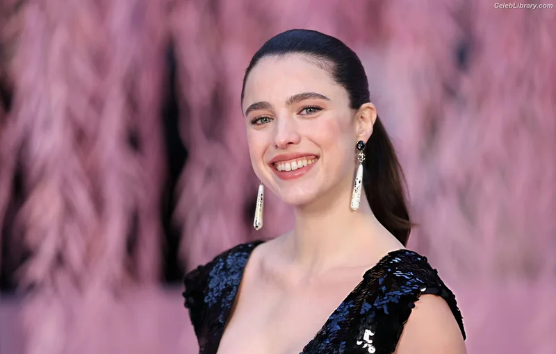 Margaret Qualley photo 5 of 1300