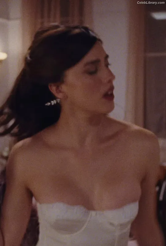Margaret Qualley photo 7 of 1300