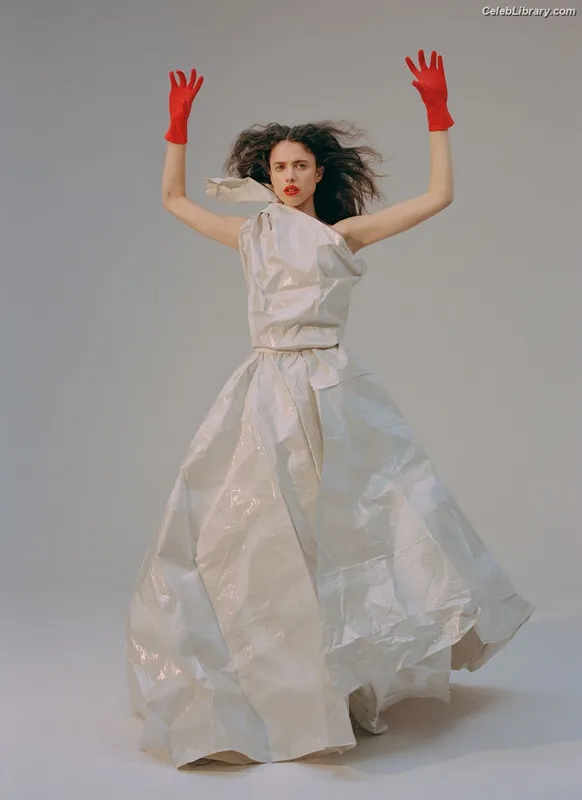 Margaret Qualley photo 21 of 1300