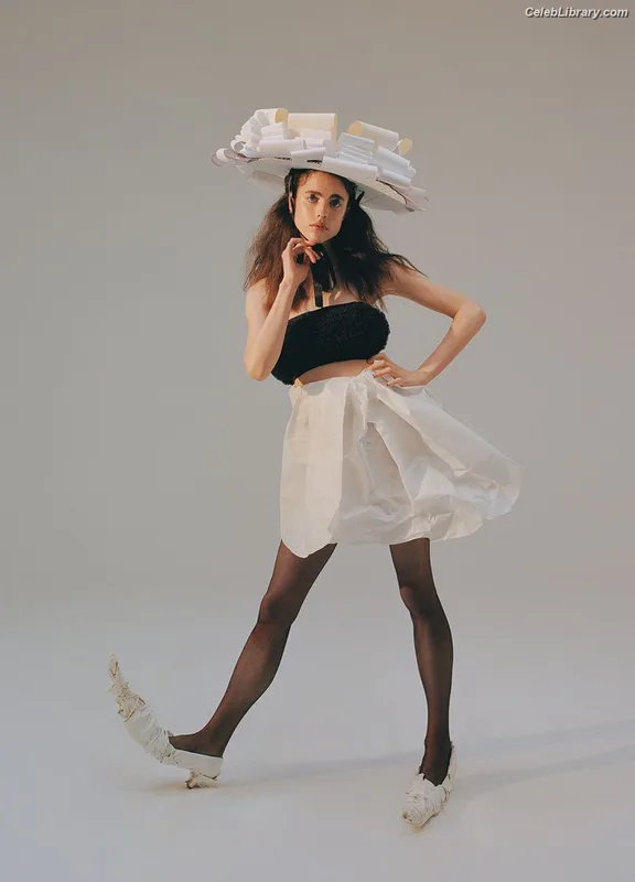 Margaret Qualley photo 2 of 1300