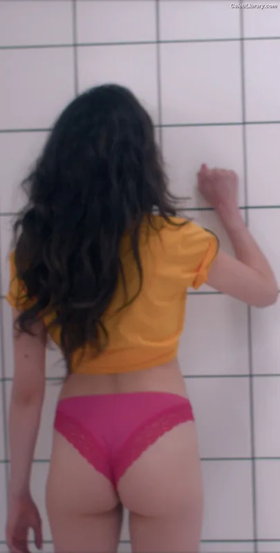 Margaret Qualley photo 4 of 1300