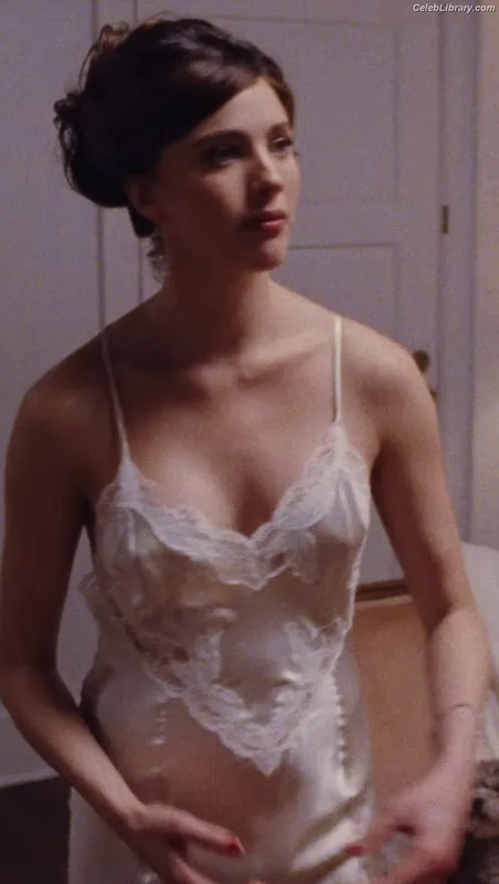 Margaret Qualley photo 9 of 1300