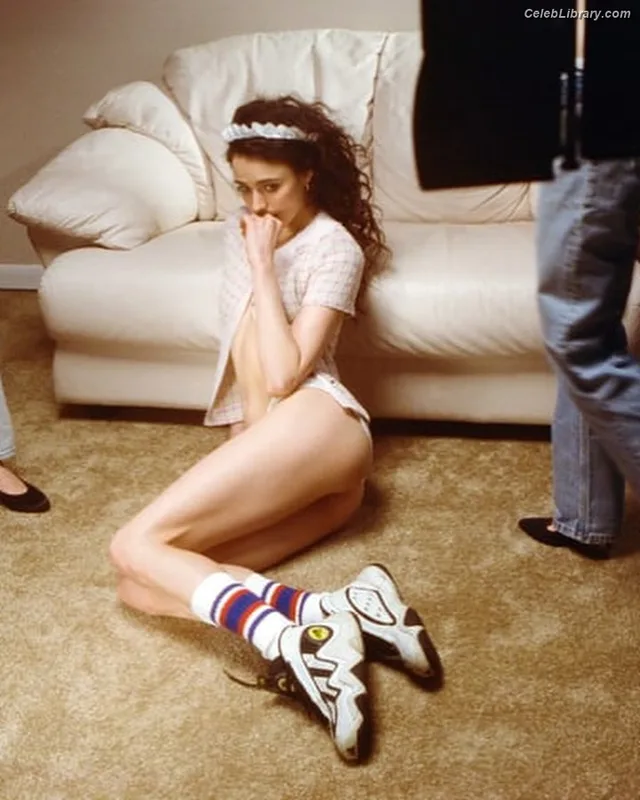 Margaret Qualley photo 18 of 1300
