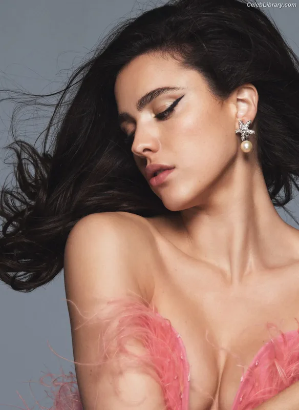 Margaret Qualley photo 9 of 1300