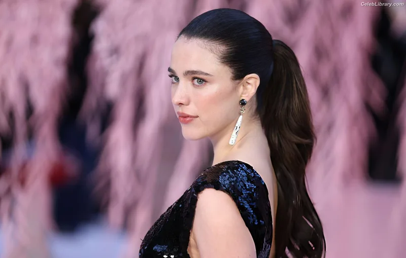 Margaret Qualley photo 19 of 1300