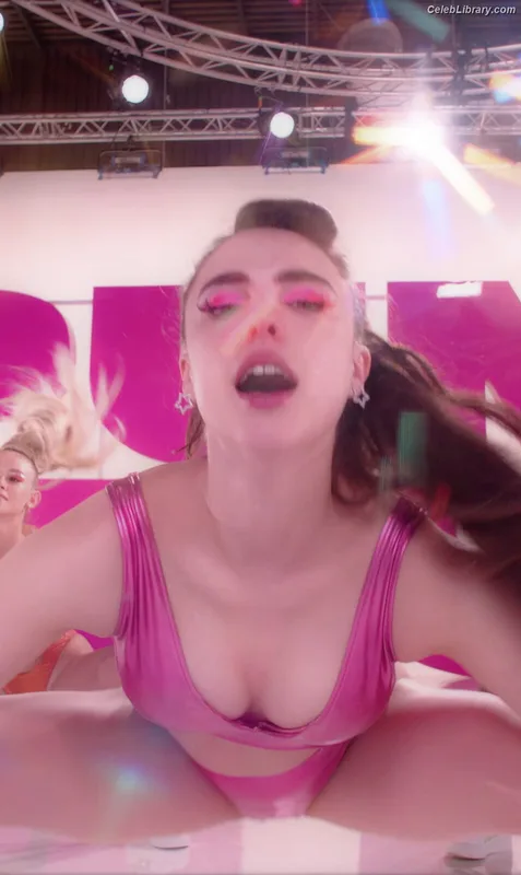 Margaret Qualley photo 21 of 1300