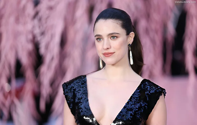 Margaret Qualley photo 11 of 1300