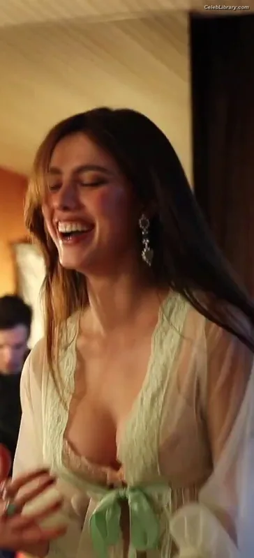 Margaret Qualley photo 7 of 1300