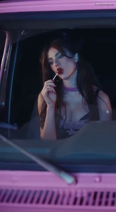 Margaret Qualley photo 11 of 1300