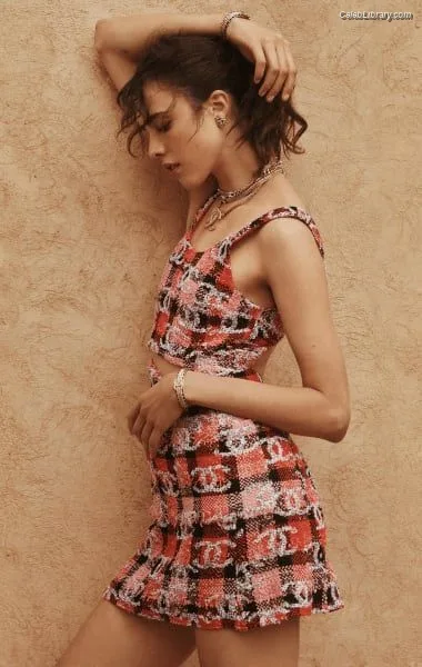 Margaret Qualley photo 16 of 1300