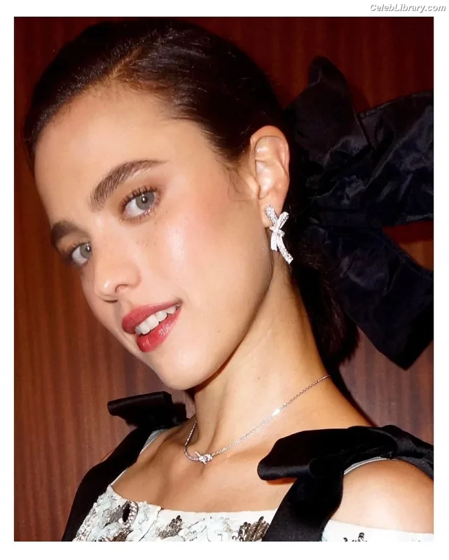Margaret Qualley photo 17 of 1300