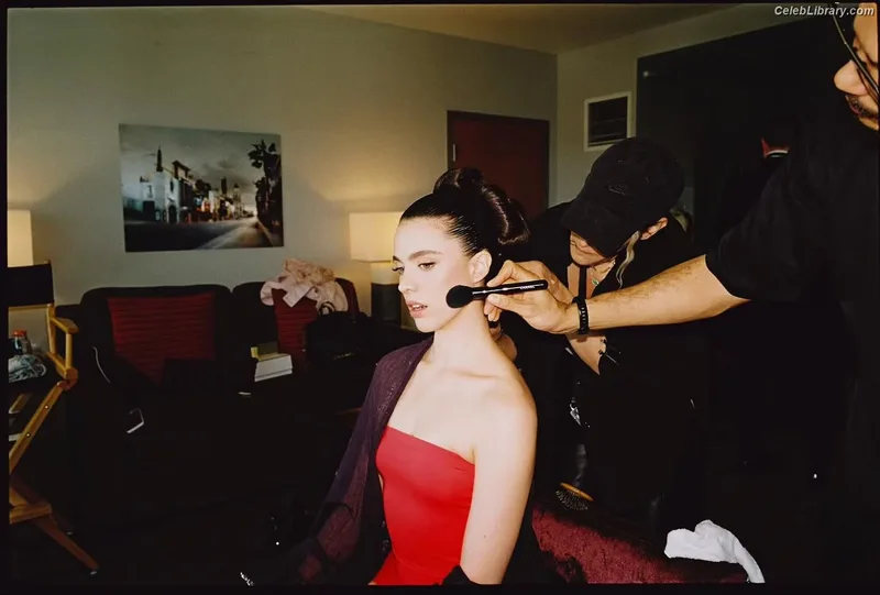 Margaret Qualley photo 8 of 1300
