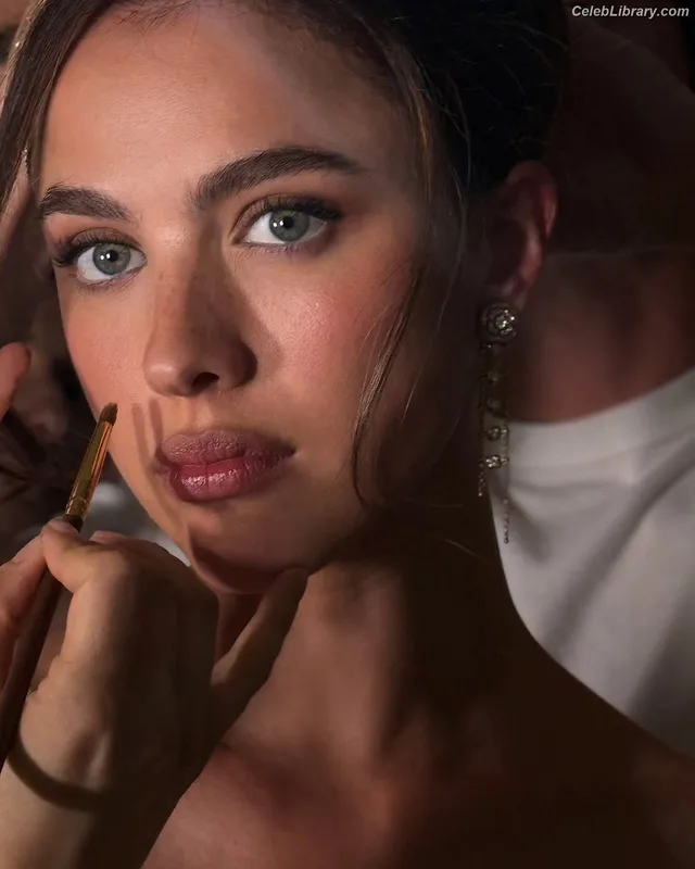 Margaret Qualley photo 1 of 1300