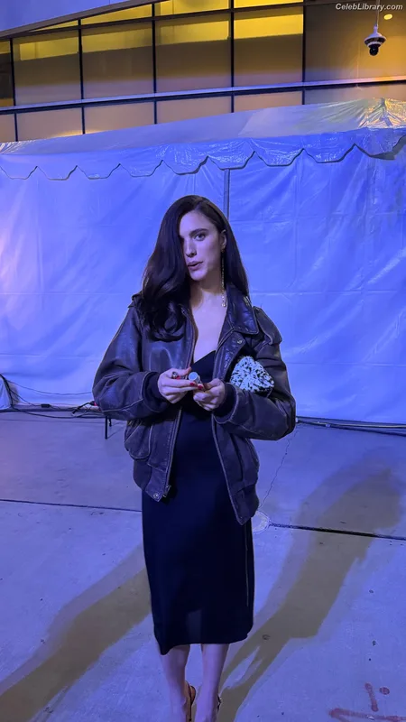 Margaret Qualley photo 8 of 1300
