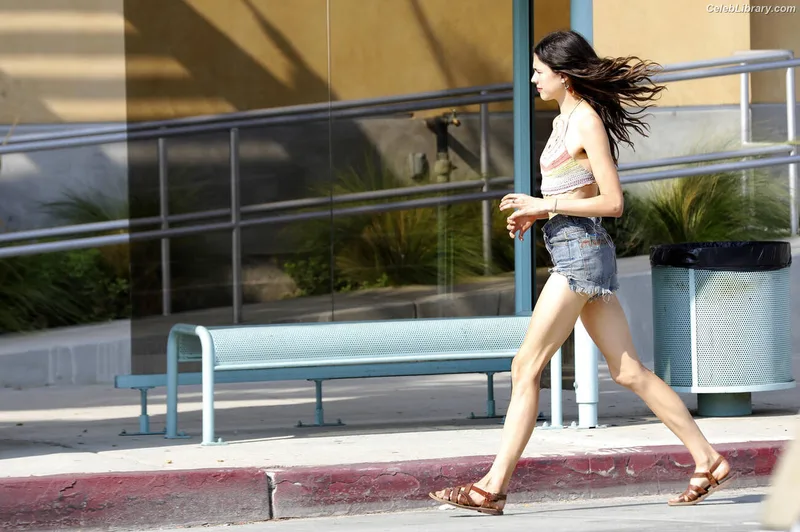 Margaret Qualley photo 11 of 1300