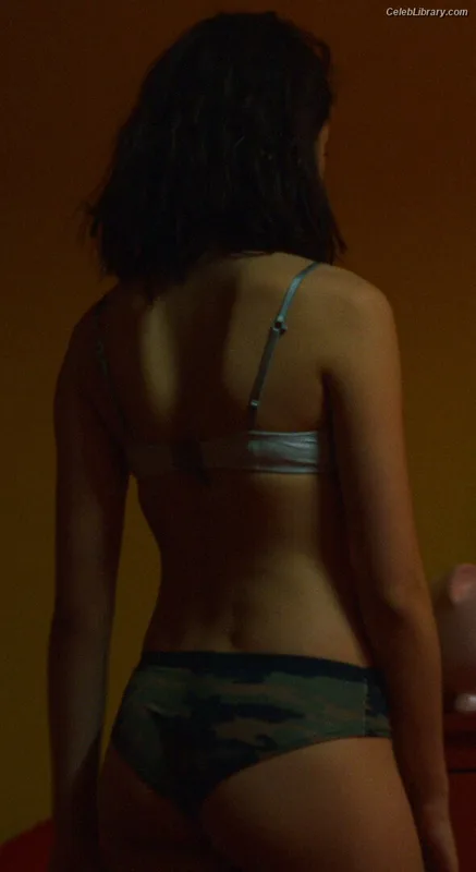 Margaret Qualley photo 12 of 1300