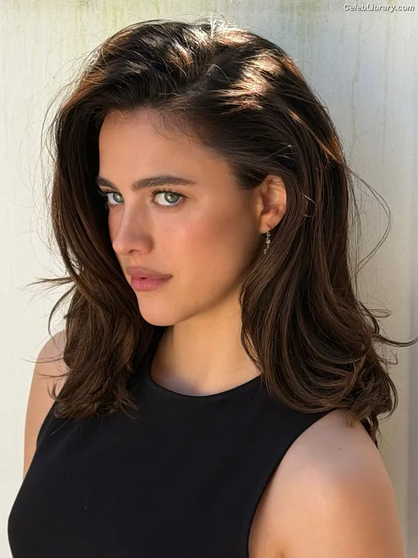 Margaret Qualley photo 15 of 1300