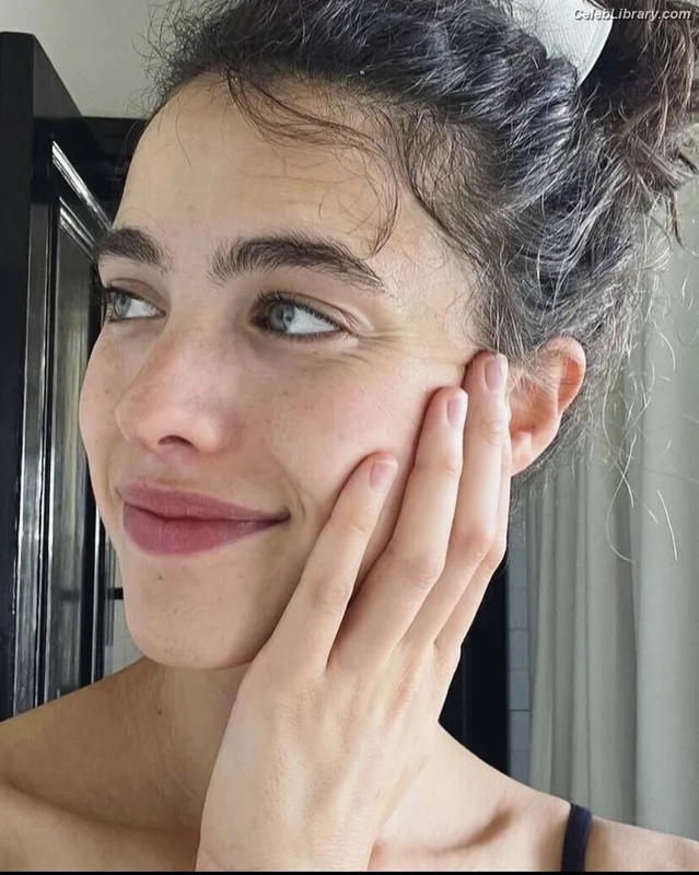 Margaret Qualley photo 1 of 1300
