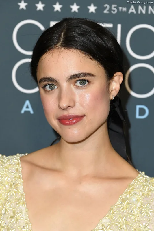 Margaret Qualley photo 3 of 1300