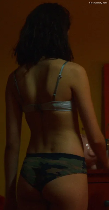 Margaret Qualley photo 9 of 1300