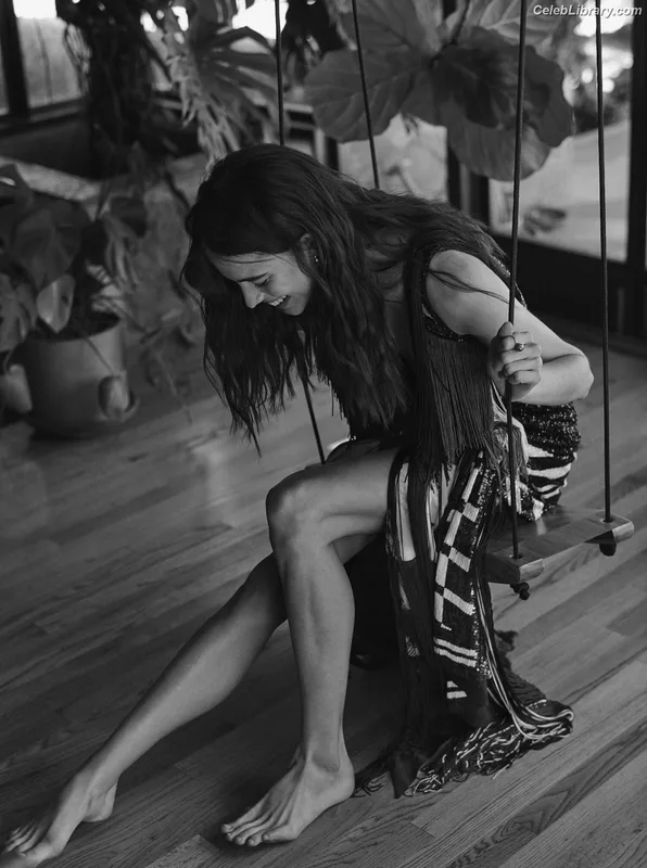 Margaret Qualley photo 10 of 1300